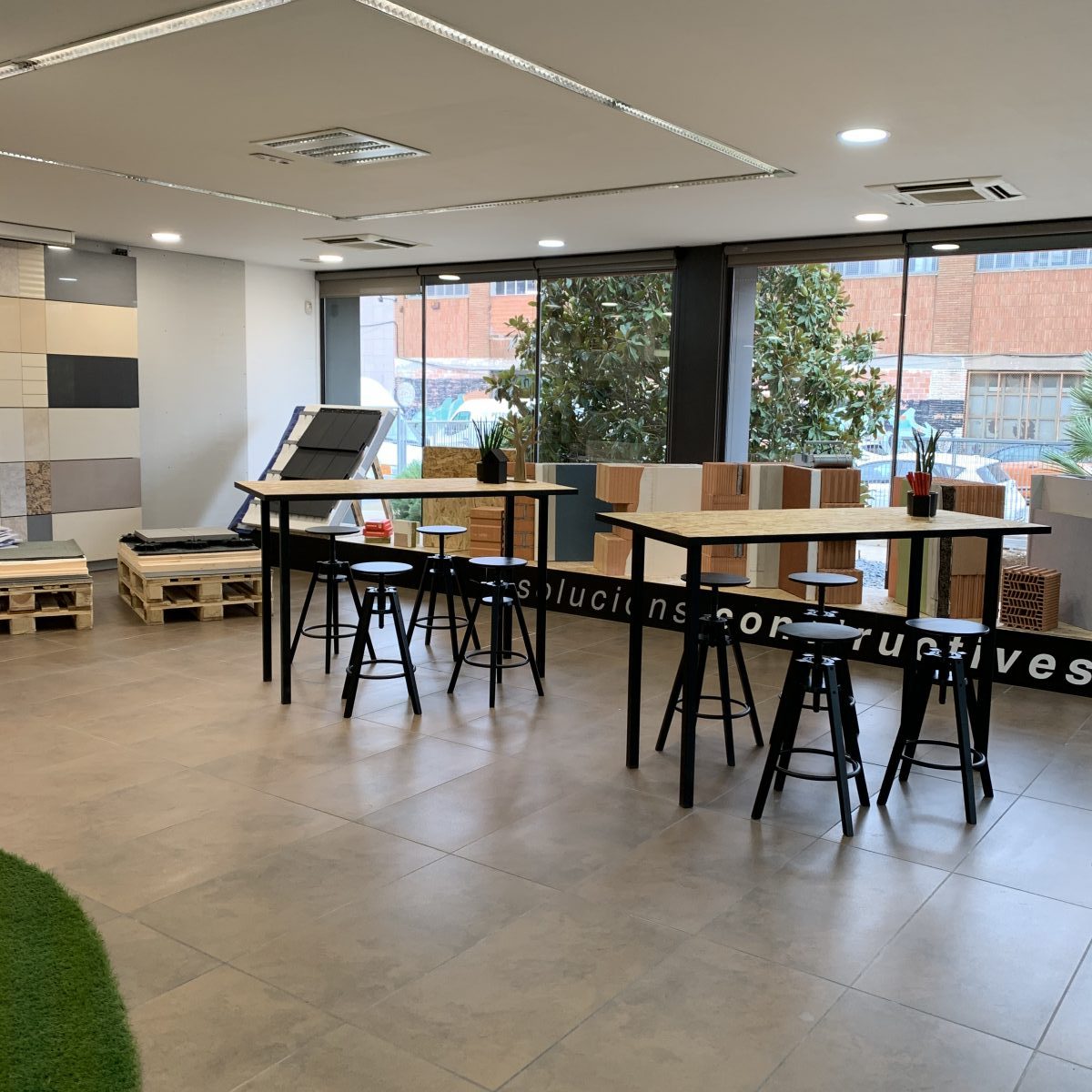 Cerámica en baños modernos-cornella-terrassa Passivhaus-barcelona-cornella