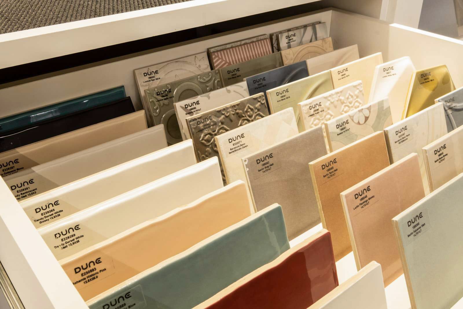 Exposición de azulejos y cerámicas en Cornellà de Llobregat