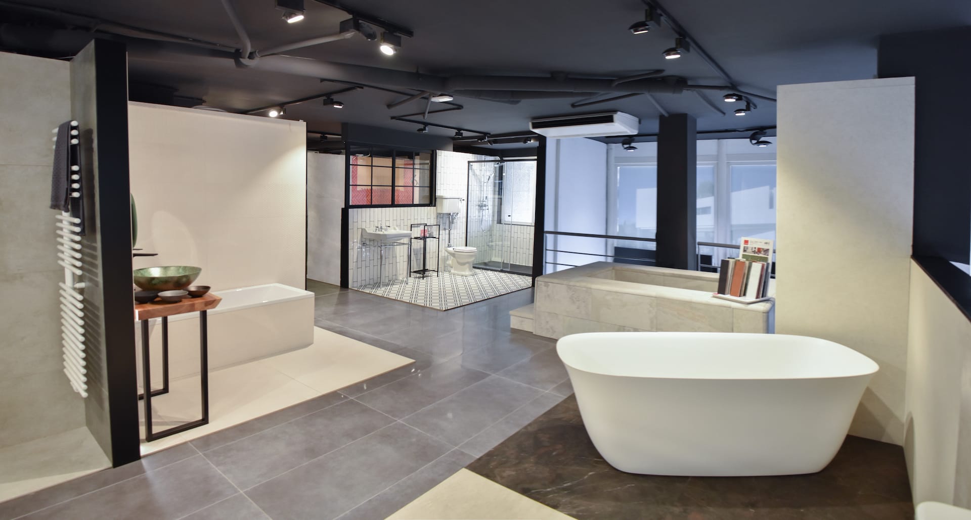 Exposición de baños en Cornellà de Llobregat