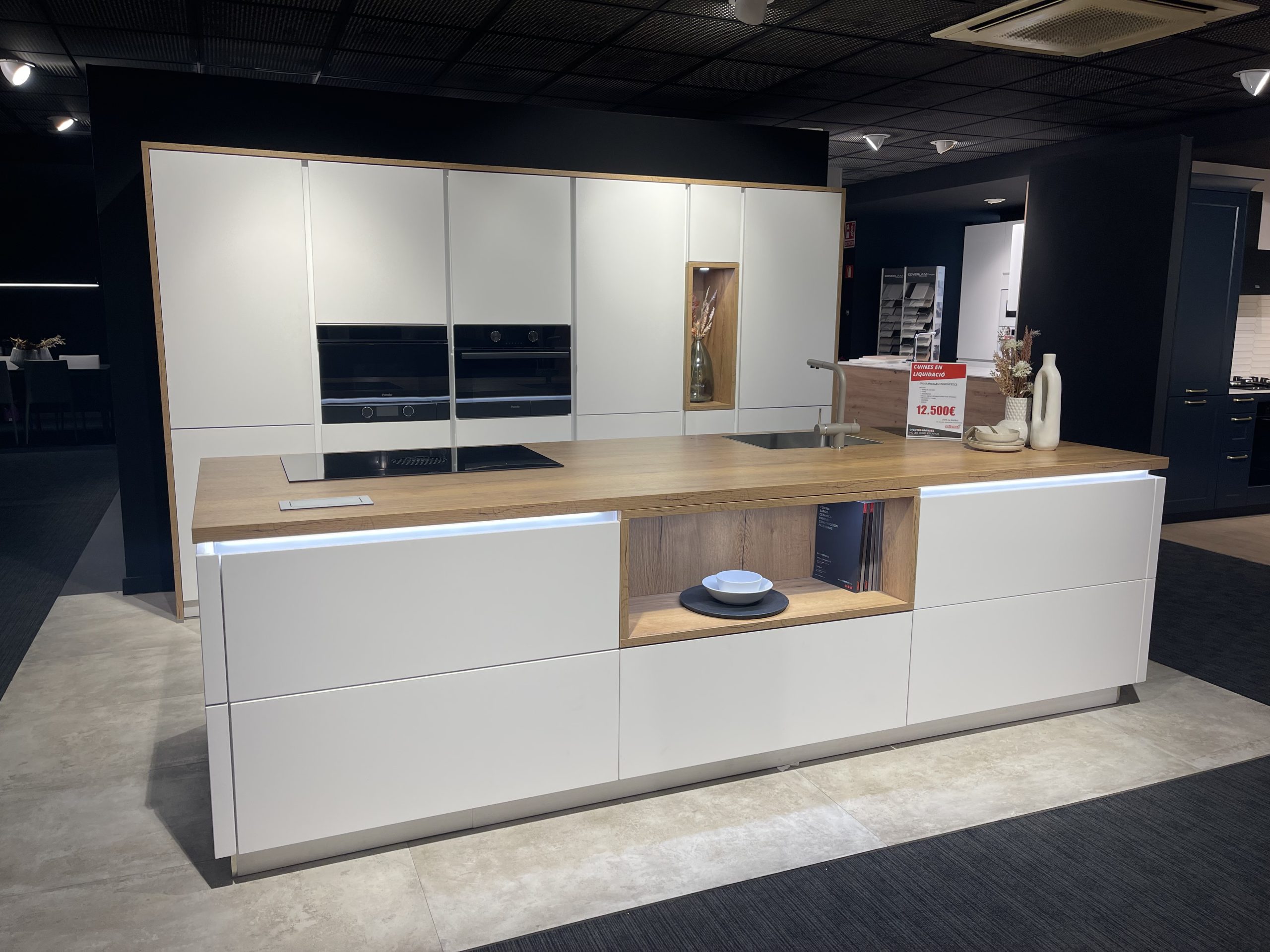 Cocina en liquidación completa con electrodomésticos