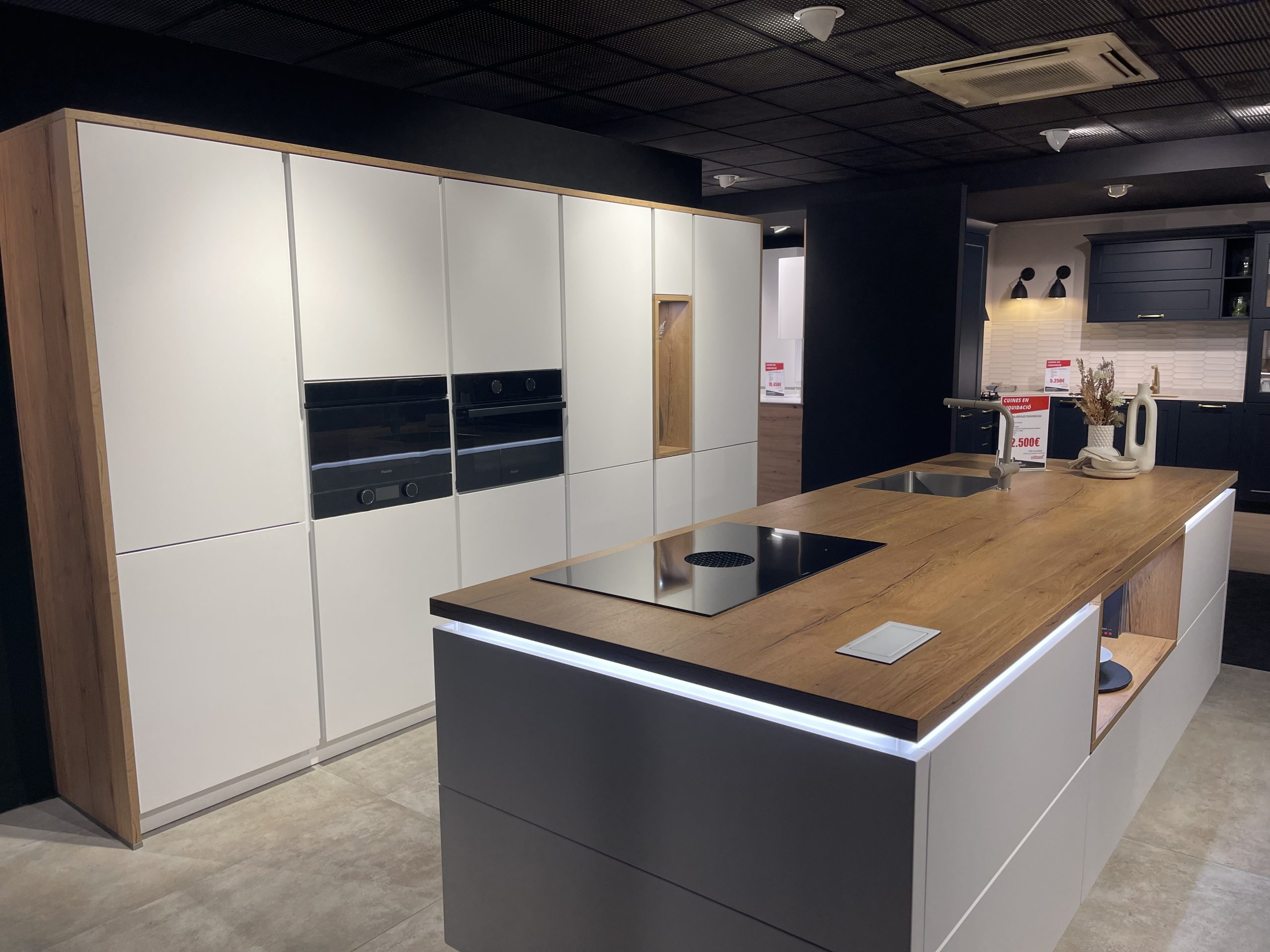 Cocina en liquidación completa con electrodomésticos