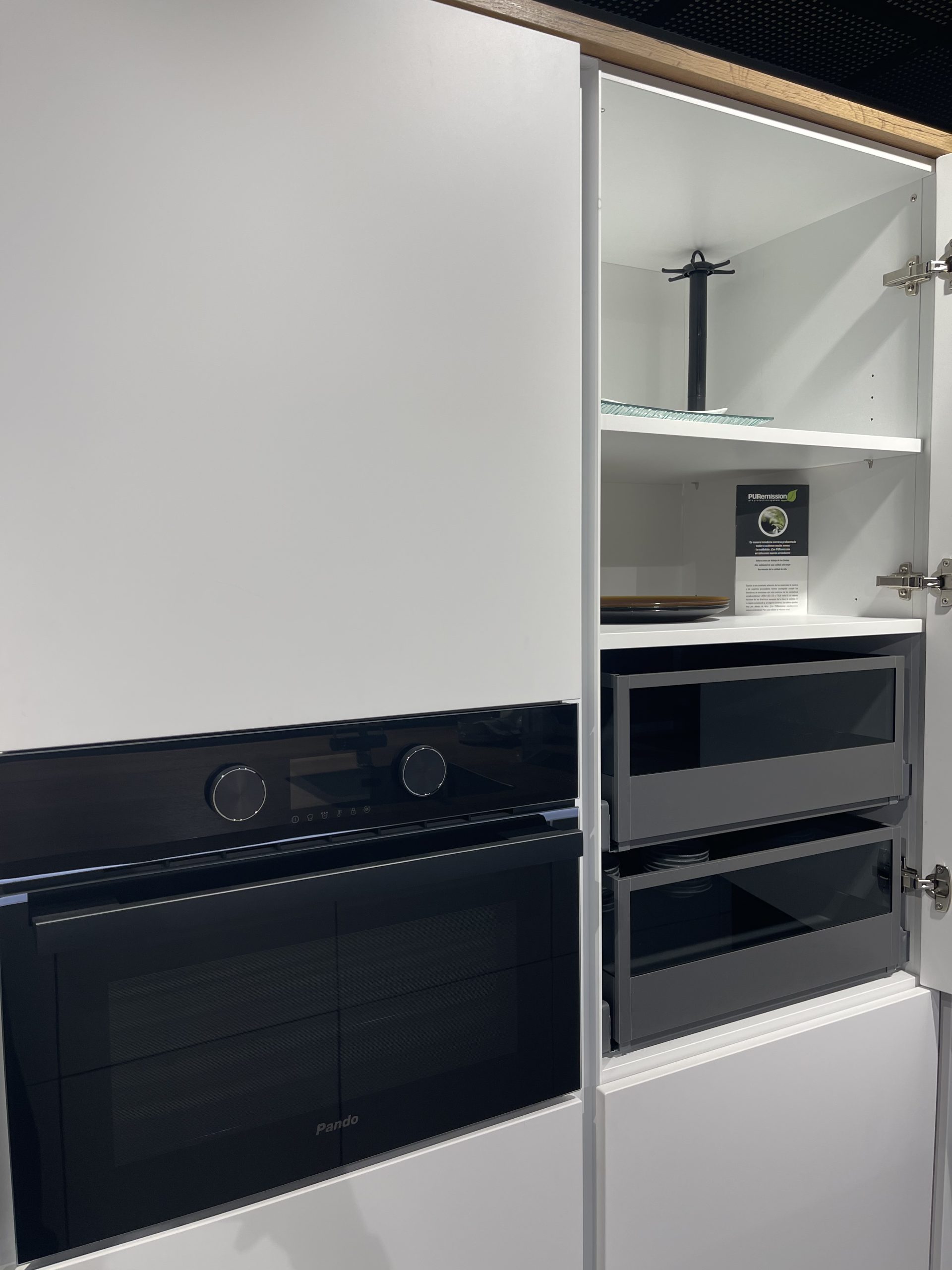 Cocina en liquidación completa con electrodomésticos