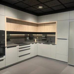 Cocina esquinera completa con electrodomésticos