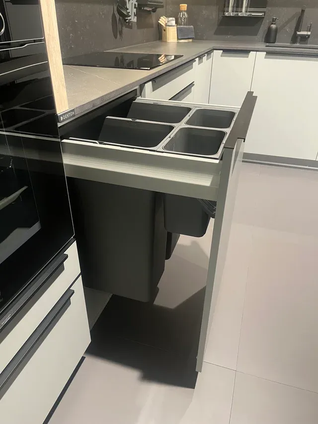 Cocina esquinera completa con electrodomésticos