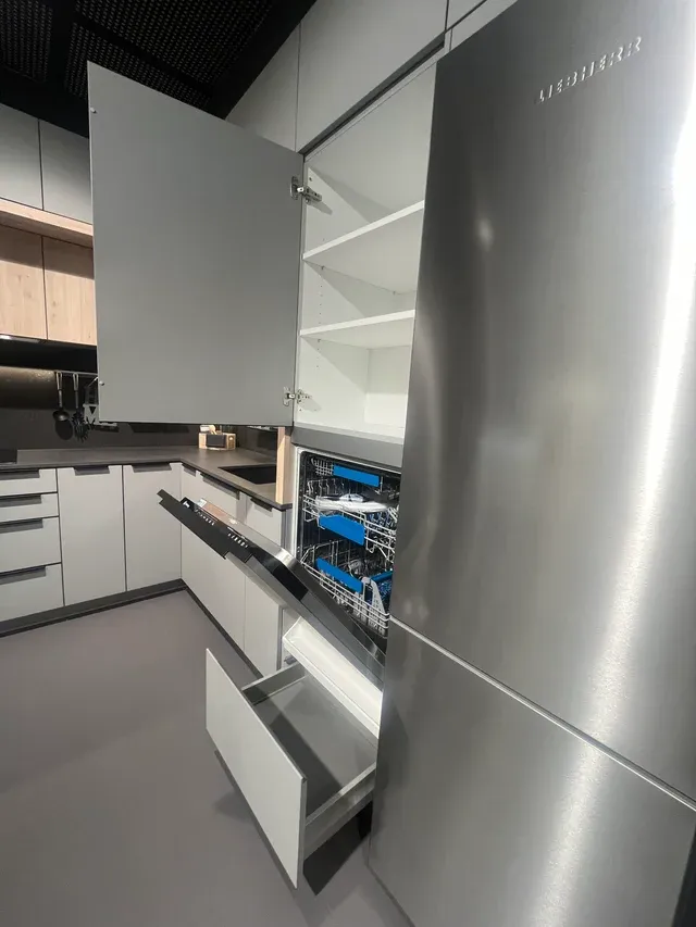 Cocina esquinera completa con electrodomésticos