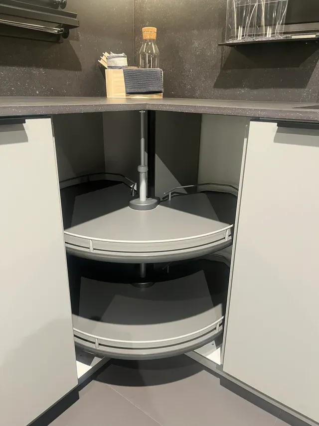 Cocina esquinera completa con electrodomésticos